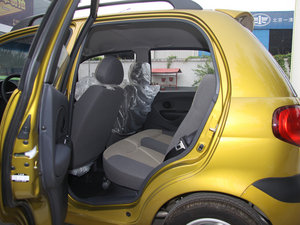 2012款1.0L P-TEC手动优越版 后排空间