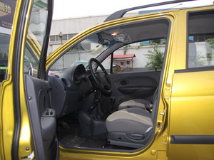 2012款1.0L P-TEC手动优越版 前排空间
