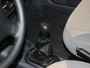 2012款1.0L P-TEC手动优越版 换挡杆
