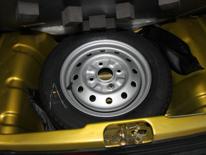2012款1.0L P-TEC手动优越版 备胎