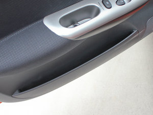 2012款运动版 1.2L 时尚型 空间座椅