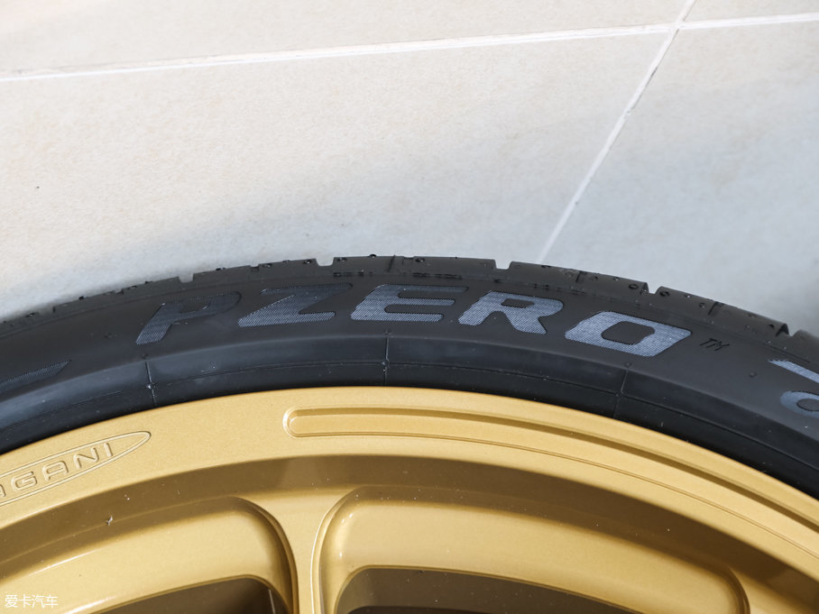 2016Huayra Dinastia ؄e