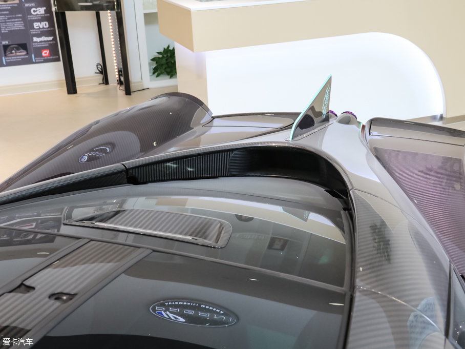 2016Huayra Dinastia ؄e