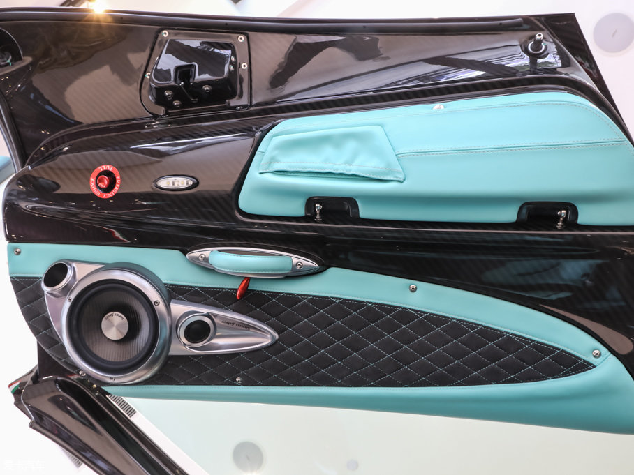 2016��Huayra Dinastia �؄e��