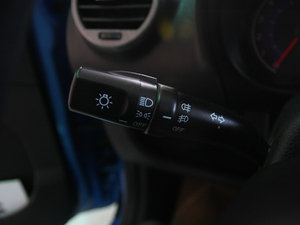 2011款1.3L 手动豪华版 中控区