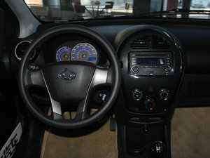 2011款1.3L 手动豪华版 中控区