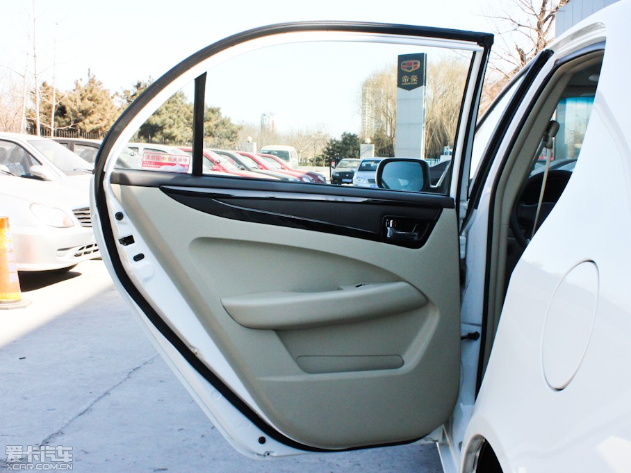 2012���GC7 1.8L �քӺ��A��