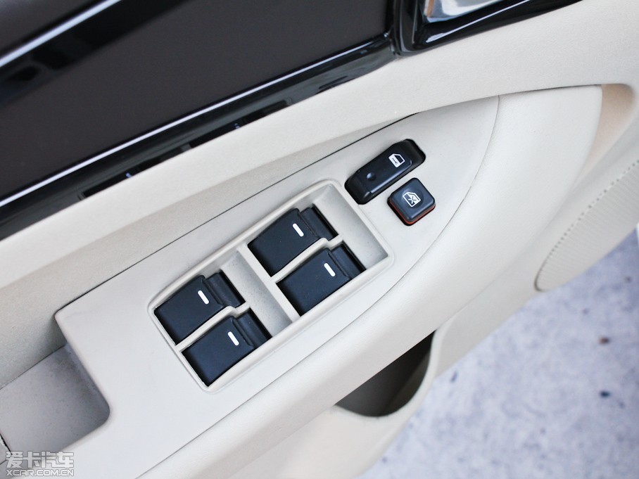 2012���GC7 1.8L �քӺ��A��