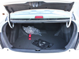 2012款1.8L 手动豪华版 行李厢空间