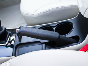 2012款1.8L 手动豪华版 驻车制动器