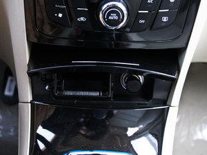 2012款1.8L 手动豪华版 中控区