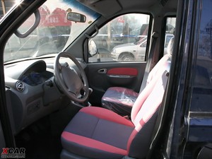 2010款1.3L 标准版 前排空间