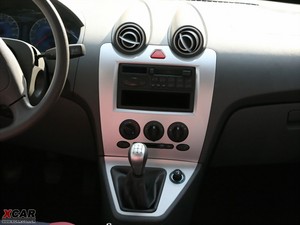 2010款1.3L 标准版 中控台