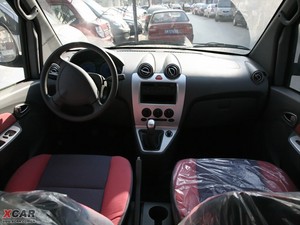 2010款1.3L 标准版 内饰全景