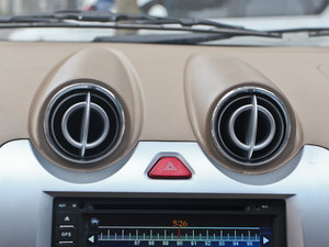 2013款1.5L 手动舒适版 中控区