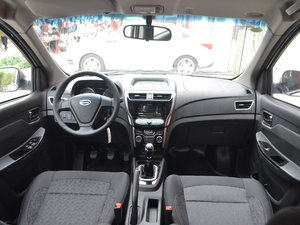2017款1.5L 手动基本型 内饰全景