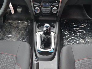 2017款1.5L 手动基本型 换挡杆