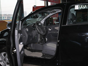 2009款1.3L 自动豪华版 前排空间