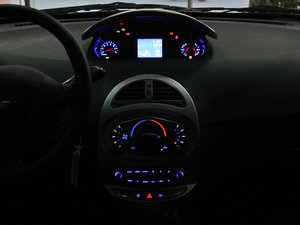 2009款1.3L 自动豪华版 中控台