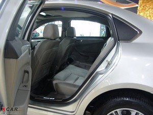 2010款2.0TCI 手动尊贵版 后排空间