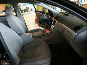 2010款2.0TCI 手动豪华版 前排空间