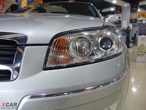 2010款2.0TCI 手动尊贵版 大灯