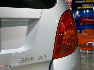 2010款1.3L 手动豪华版 尾灯