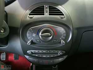 2010款1.3L 手动豪华版 中控台