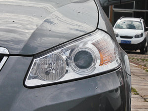 2012款1.6L CVT豪华版 大灯
