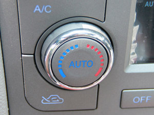 2011款2.0T 自动豪华版 中控区