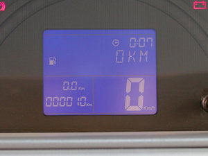 2011款1.0L 手动豪华版 中控区