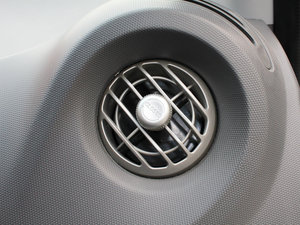 2011款1.0L 手动豪华版 中控区
