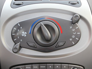 2011款1.0L 手动豪华版 空调调节
