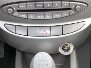 2011款1.0L 手动豪华版 中控区