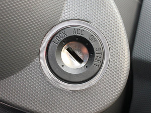 2011款1.0L 手动豪华版 中控区