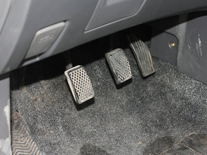2012款1.5L 手动豪华版 驻车制动器
