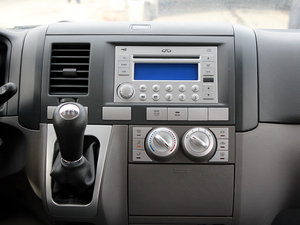 2011款2.0T 手动豪华版 中控台