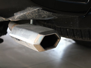 2011款2.0T 四驱舒适版 排气管