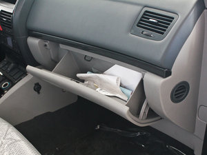 2011款2.0T 四驱舒适版 手套箱