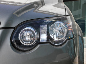 2012款1.8L 手动豪华版 大灯