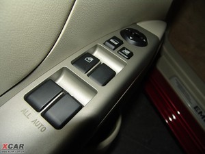 2009款1.5L 手动豪华版 主驾车窗控制区	