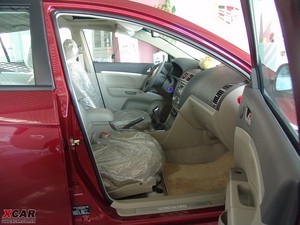 2009款1.5L 手动豪华版 前排空间