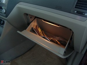 2009款1.5L 手动豪华版 手套箱