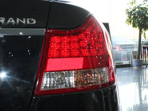2010款2.0L 自动舒适版 尾灯
