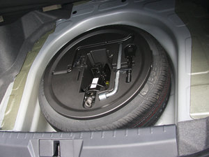 2010款1.8 CVT精英版 备胎
