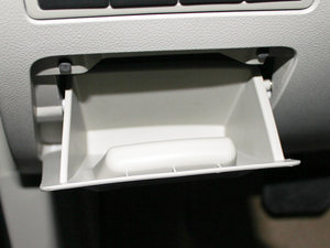 2010款1.8 CVT尊贵版 手套箱