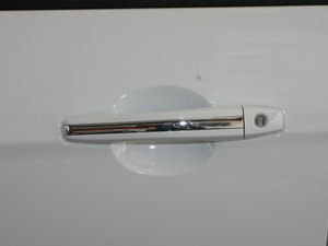 2010款1.8L 手动尊贵版 主驾门拉手