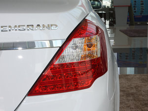 2010款1.8L 手动尊贵版 尾灯