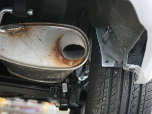 2010款1.8L 手动尊贵版 排气管
