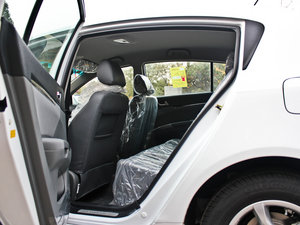 2012款1.5L 手动标准版 后排空间